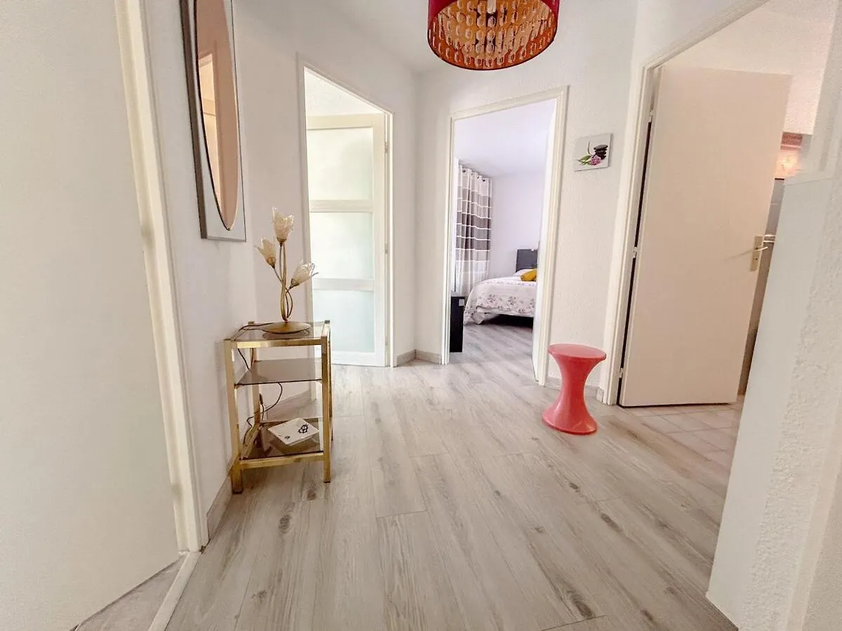 F2 Avec Terrasse Et Parking Prive A Frejus Apartment 0*,