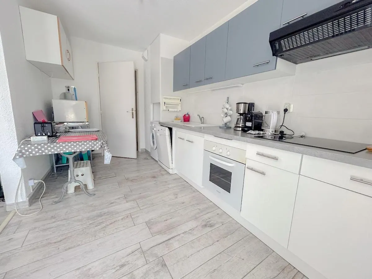 F2 Avec Terrasse Et Parking Prive A Frejus Apartment France