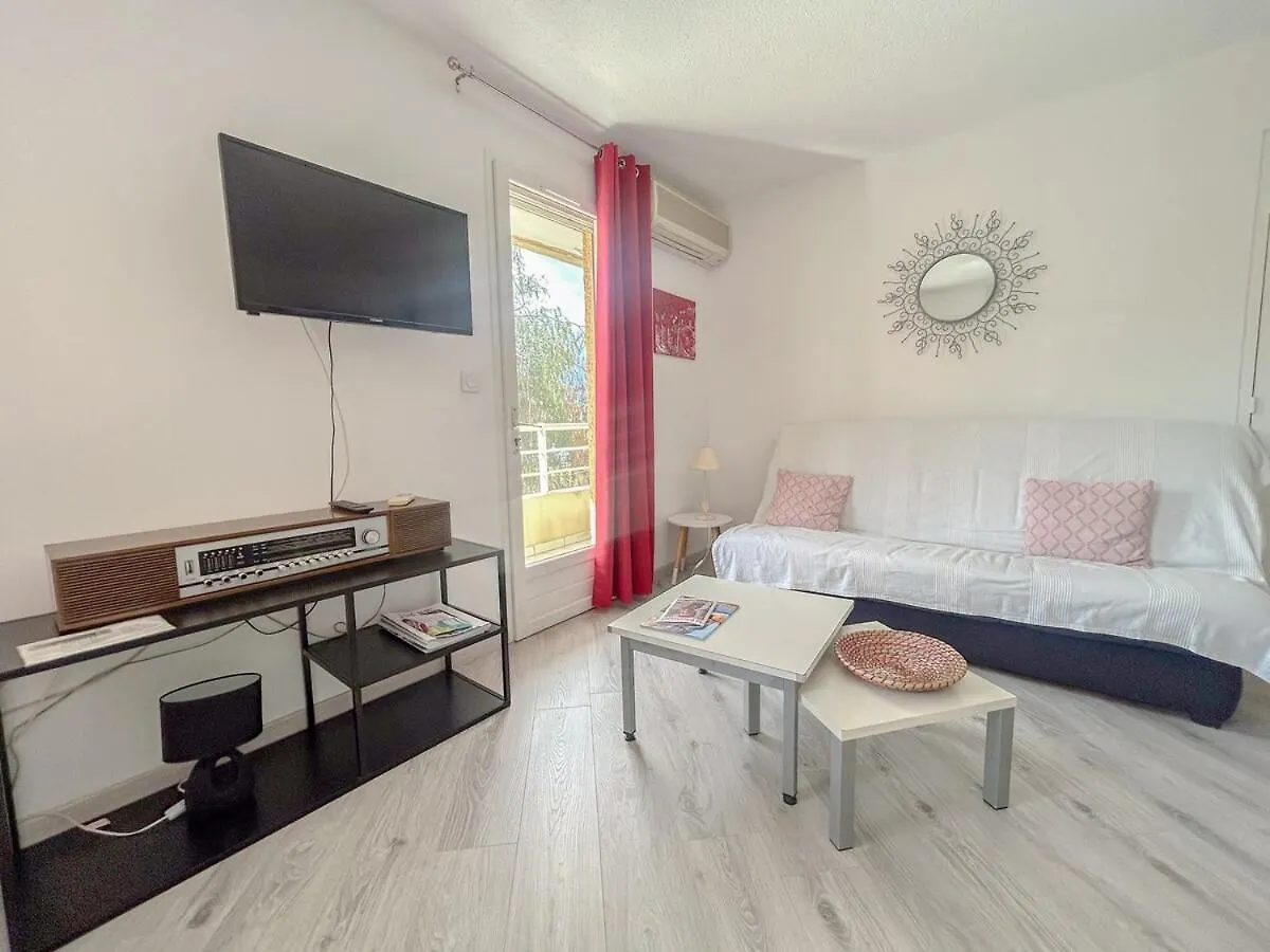 F2 Avec Terrasse Et Parking Prive A Frejus Apartment 0*,  France