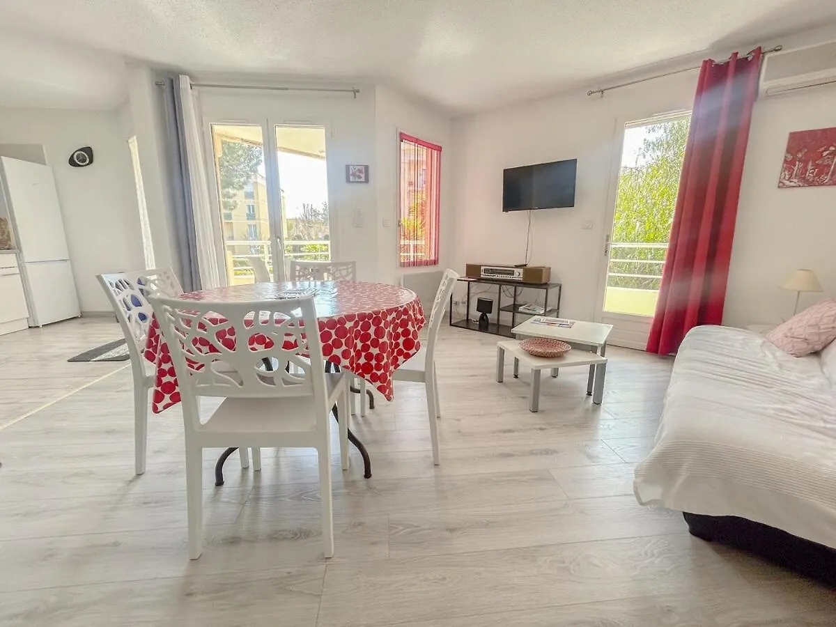 F2 Avec Terrasse Et Parking Prive A Frejus Apartment France