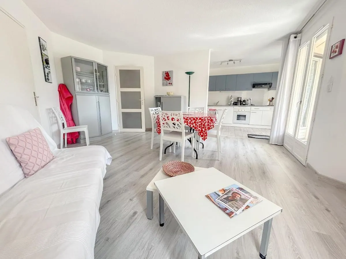 Appartamento F2 Avec Terrasse Et Parking Prive A Fréjus